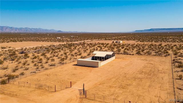 6058 Macayo Drive, Golden Valley, AZ 86413