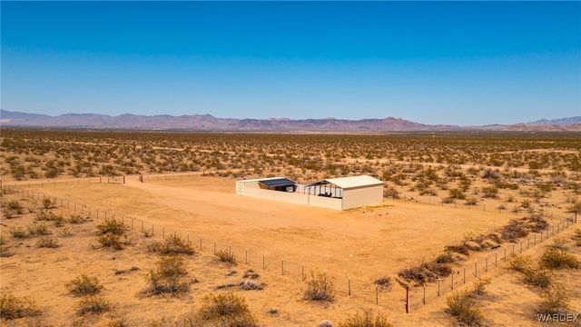 6058 Macayo Drive, Golden Valley, AZ 86413