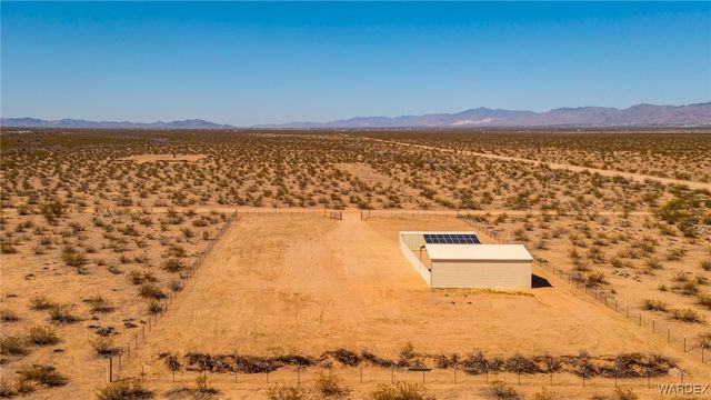 6058 Macayo Drive, Golden Valley, AZ 86413