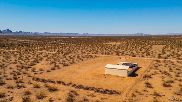 6058 Macayo Drive, Golden Valley, AZ 86413