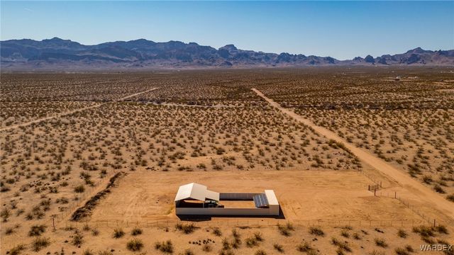 6058 Macayo Drive, Golden Valley, AZ 86413