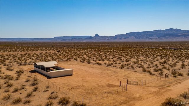 6058 Macayo Drive, Golden Valley, AZ 86413