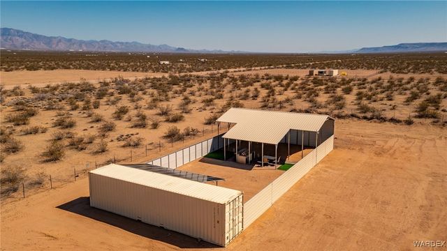 6058 Macayo Drive, Golden Valley, AZ 86413