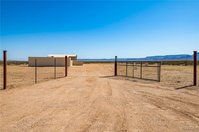 6058 Macayo Drive, Golden Valley, AZ 86413