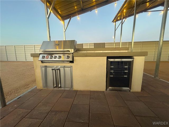 6058 Macayo Drive, Golden Valley, AZ 86413