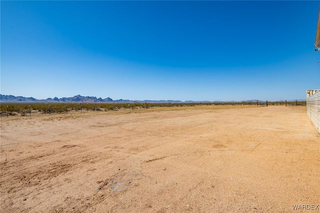 6058 Macayo Drive, Golden Valley, AZ 86413