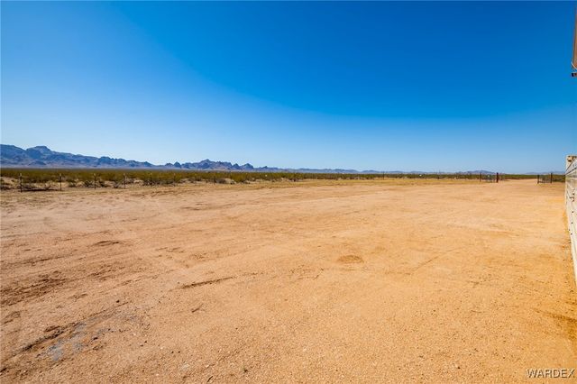 6058 Macayo Drive, Golden Valley, AZ 86413