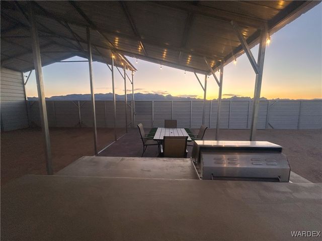 6058 Macayo Drive, Golden Valley, AZ 86413