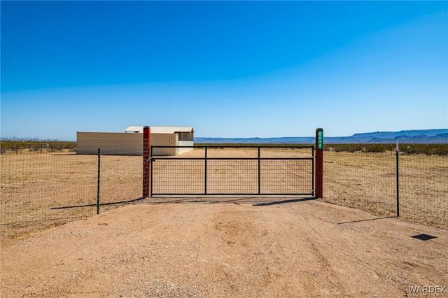 6058 Macayo Drive, Golden Valley, AZ 86413