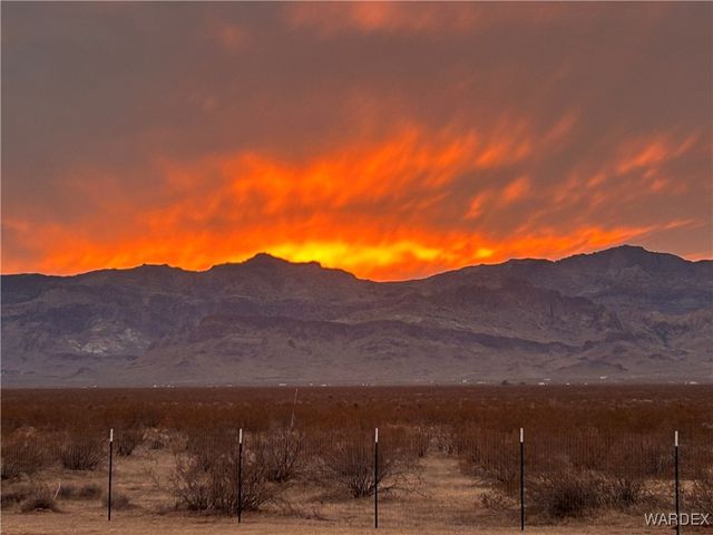 6058 Macayo Drive, Golden Valley, AZ 86413