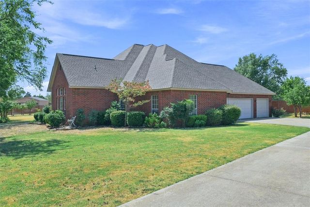 3001 Bradford Drive, Moore, OK 73160
