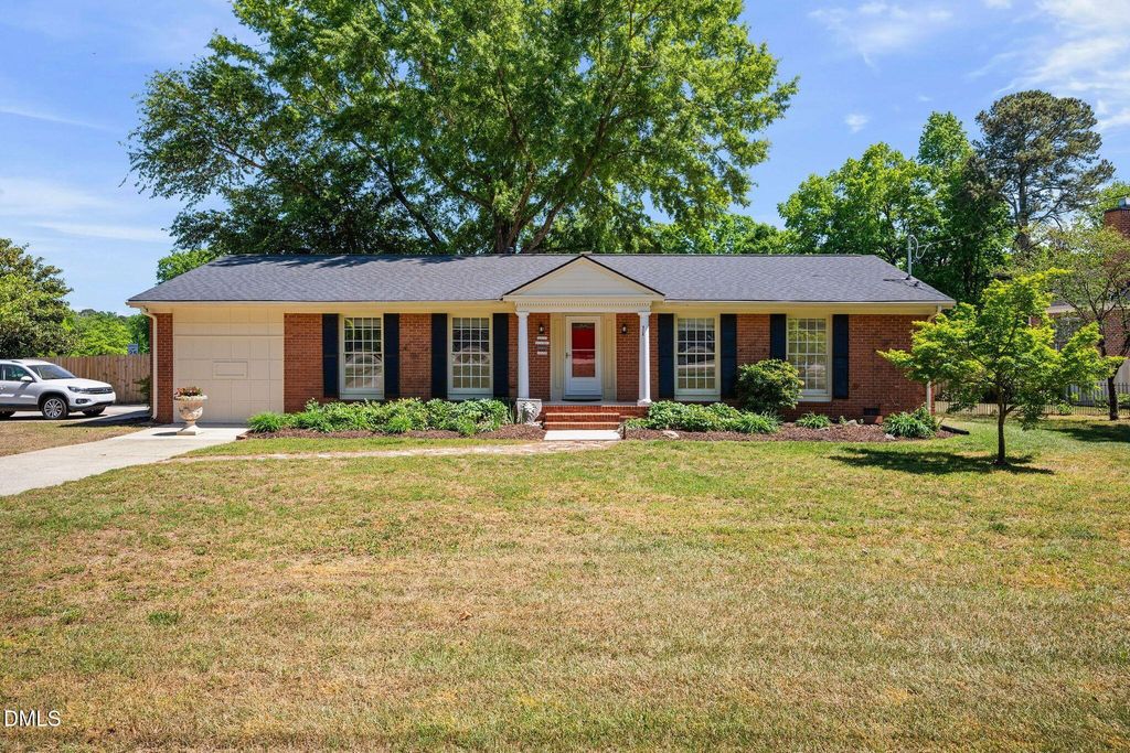 920 Laura Duncan Road, Apex, NC 27502