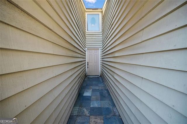 1609 BURNSTONE Drive, Stone Mountain, GA 30088