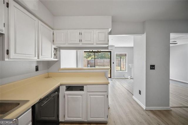 1609 BURNSTONE Drive, Stone Mountain, GA 30088