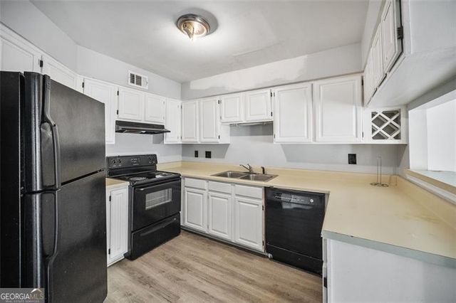 1609 BURNSTONE Drive, Stone Mountain, GA 30088