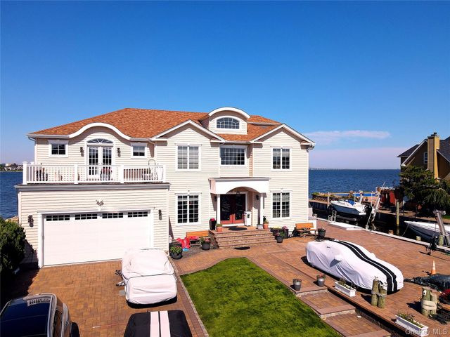 75 Yacht Club Road, Babylon, NY 11702