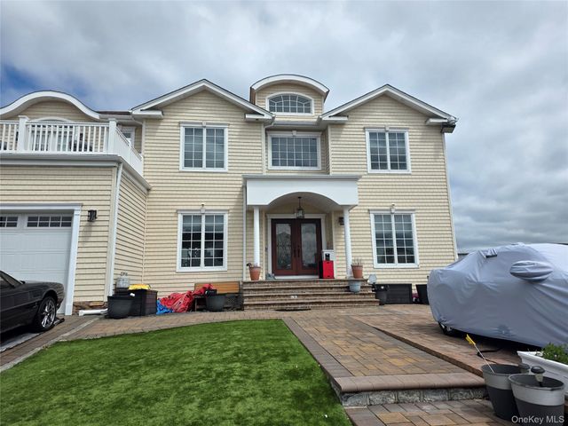 75 Yacht Club Road, Babylon, NY 11702