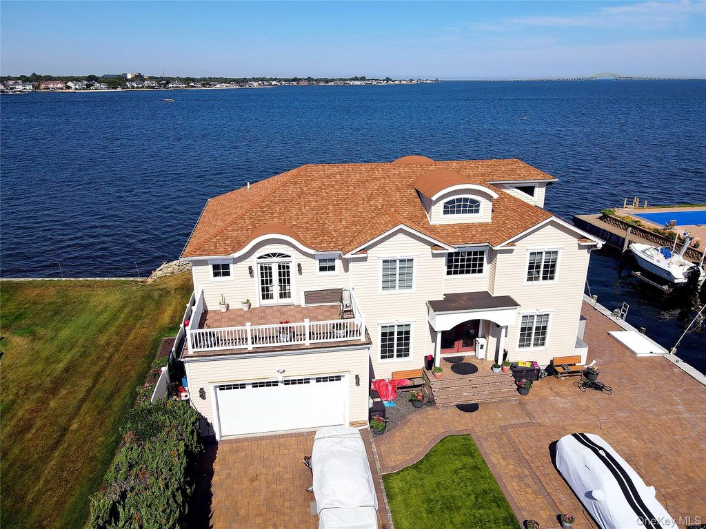75 Yacht Club Road, Babylon, NY 11702