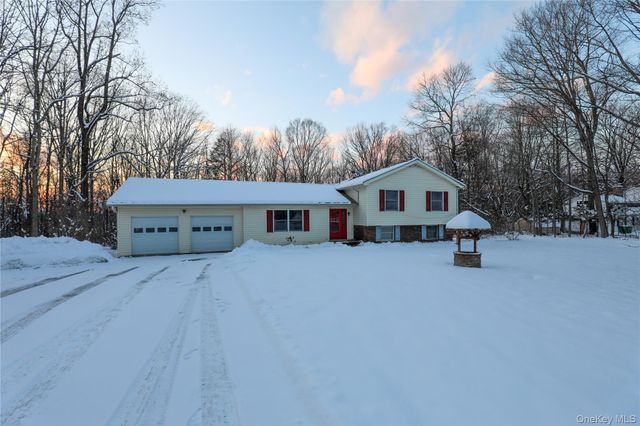 38 Roxanne Boulevard, Lloyd, NY 12528