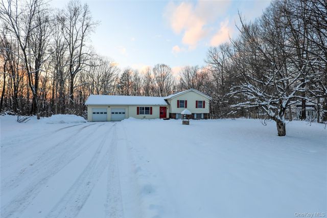 38 Roxanne Boulevard, Lloyd, NY 12528