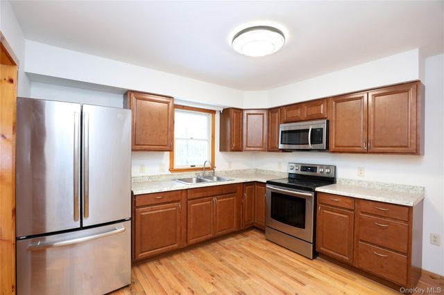 38 Roxanne Boulevard, Lloyd, NY 12528