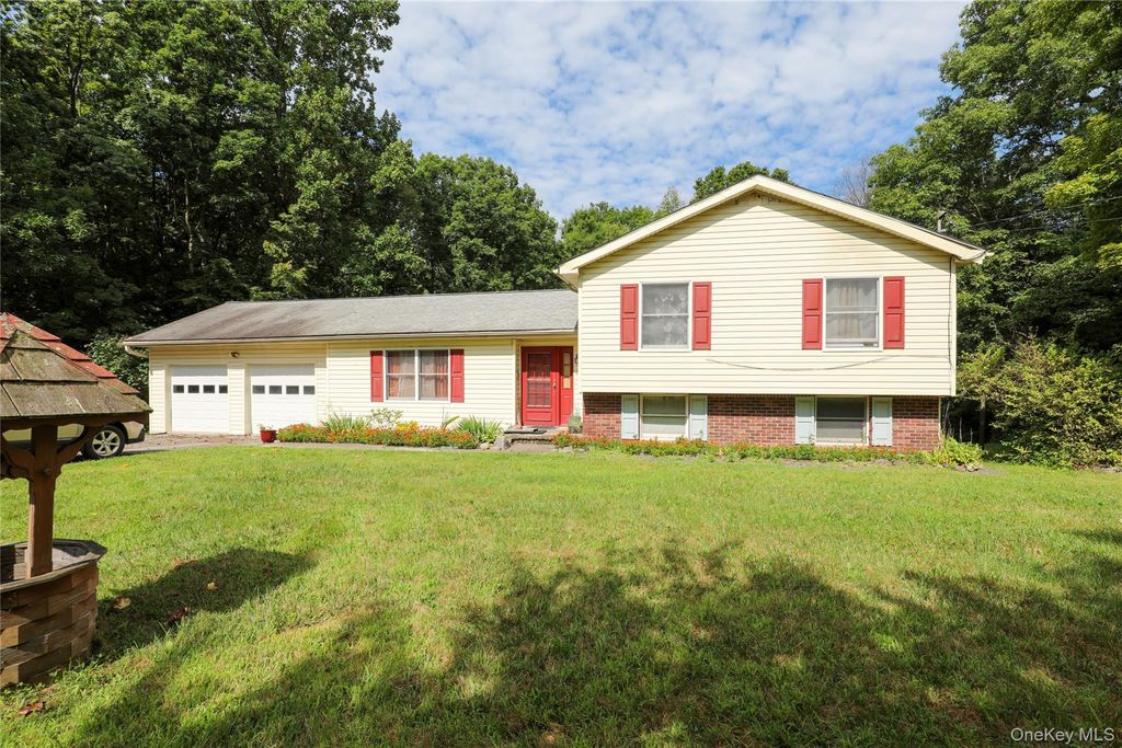 38 Roxanne Boulevard, Lloyd, NY 12528