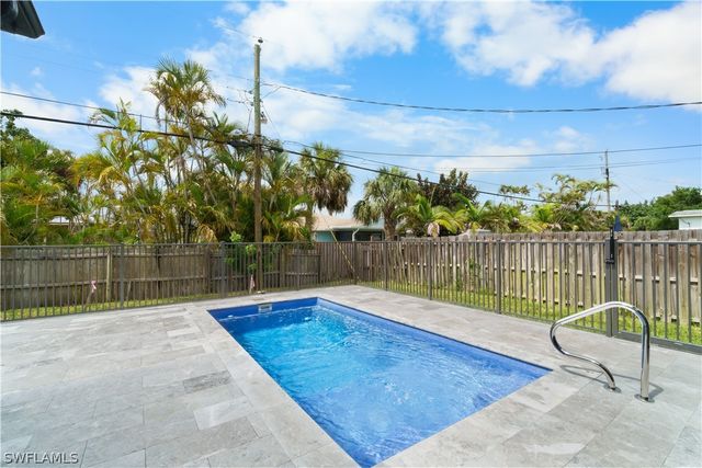 833 91st AVE N, Naples, FL 34108