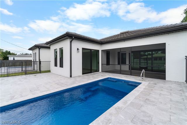 833 91st AVE N, Naples, FL 34108