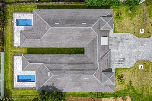 833 91st AVE N, Naples, FL 34108