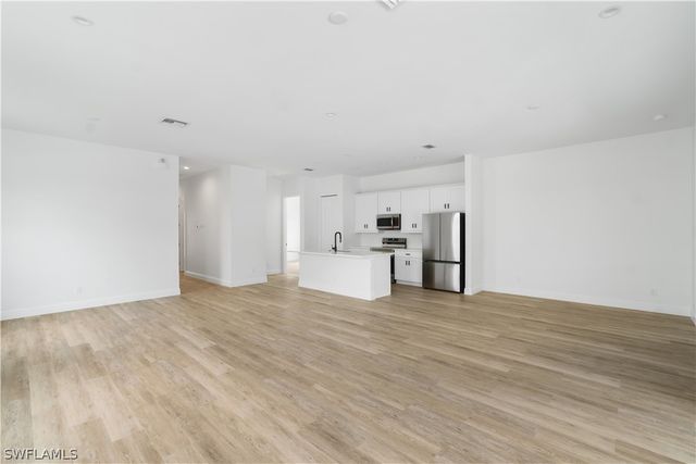 833 91st AVE N, Naples, FL 34108