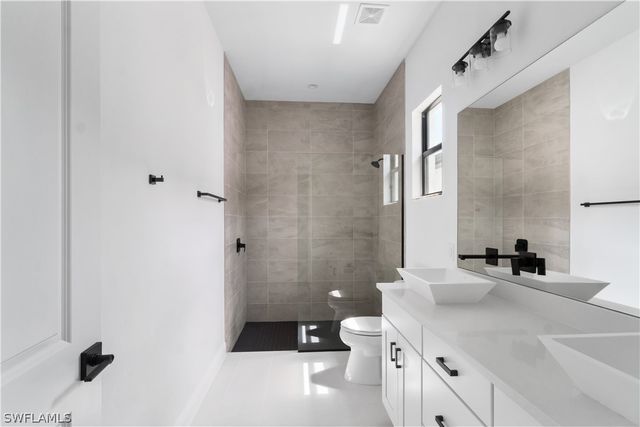 833 91st AVE N, Naples, FL 34108