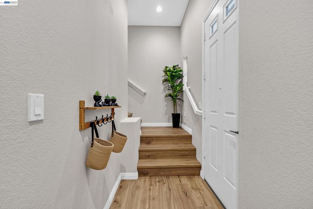 612 Artistic Pl, Hayward, CA 94541