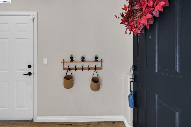 612 Artistic Pl, Hayward, CA 94541
