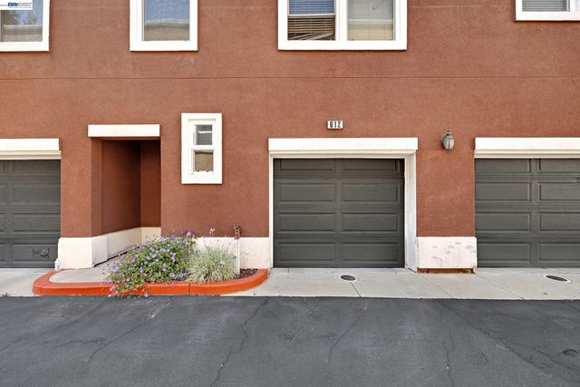 612 Artistic Pl, Hayward, CA 94541