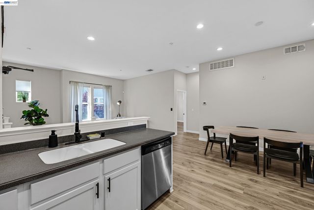 612 Artistic Pl, Hayward, CA 94541
