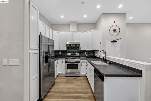 612 Artistic Pl, Hayward, CA 94541