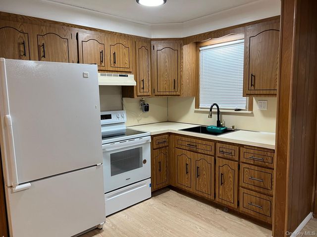 109 Pratt Street, West Babylon, NY 11704