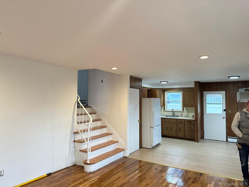 109 Pratt Street, West Babylon, NY 11704