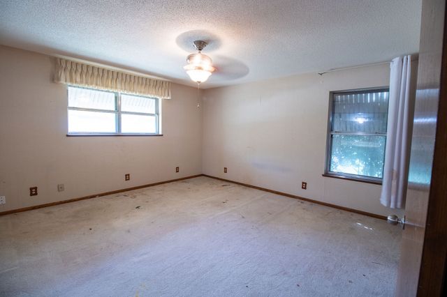 705 S 4th Street, Grandview, TX 76050