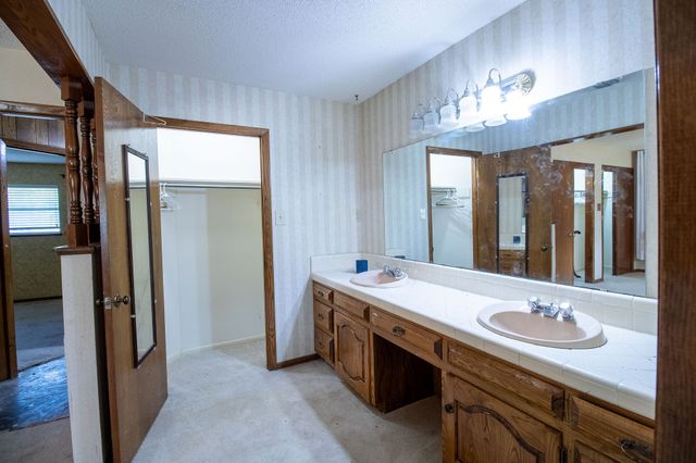 705 S 4th Street, Grandview, TX 76050