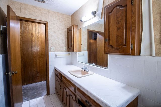 705 S 4th Street, Grandview, TX 76050
