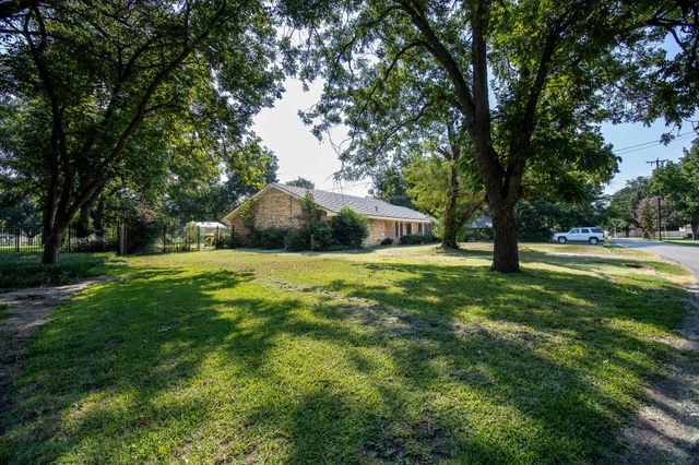 705 S 4th Street, Grandview, TX 76050