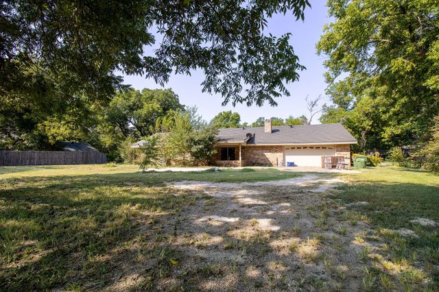705 S 4th Street, Grandview, TX 76050