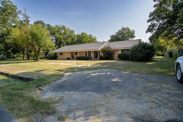 705 S 4th Street, Grandview, TX 76050