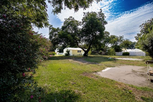 705 S 4th Street, Grandview, TX 76050