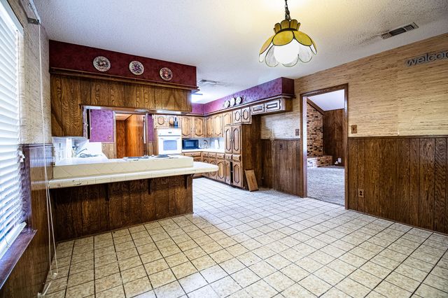 705 S 4th Street, Grandview, TX 76050