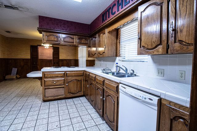 705 S 4th Street, Grandview, TX 76050