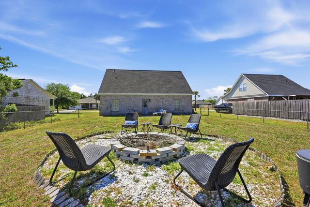 573 Tropical Way, Freeport, FL 32439