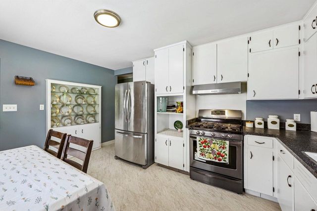 1021 Westowne AVENUE, Waukesha, WI 53188