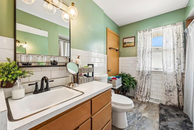 1021 Westowne AVENUE, Waukesha, WI 53188